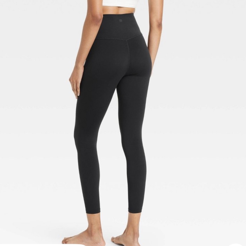 All in Motion Soft High Rise 7/8 leggings in black size medium - Picture 2 of 5